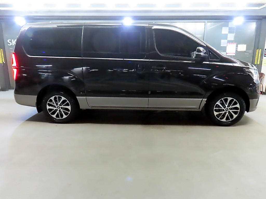 HYUNDAI Starex - Vista 3