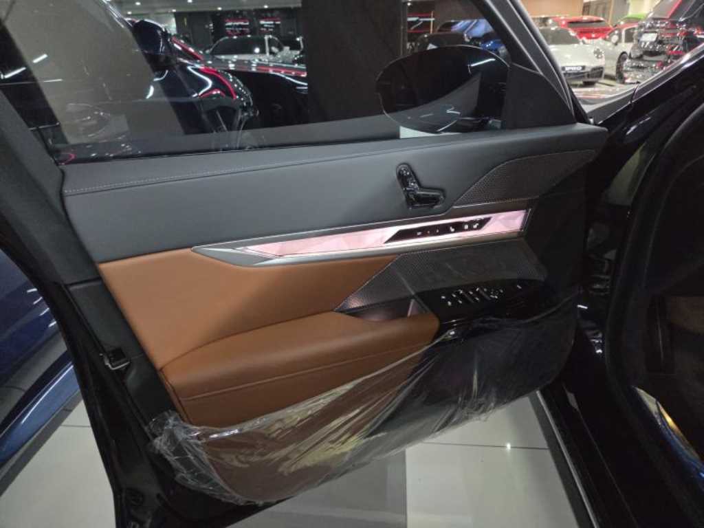 BMW 7 Series - Vista 4