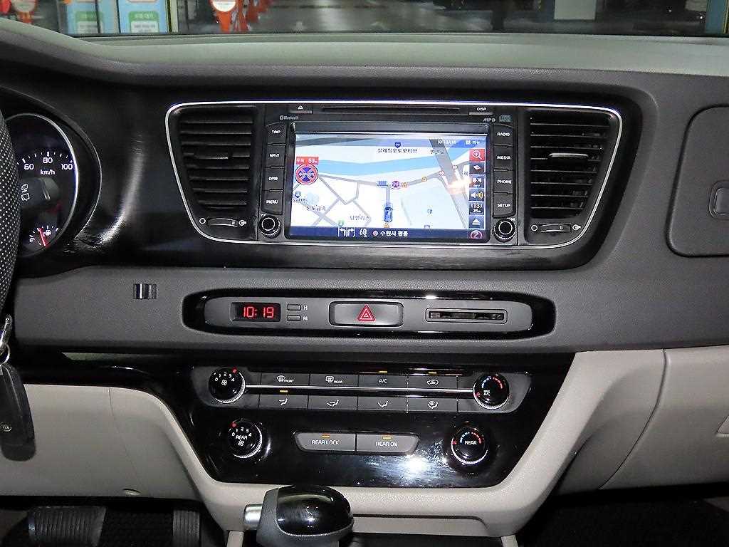 KIA Carnival - Vista 11