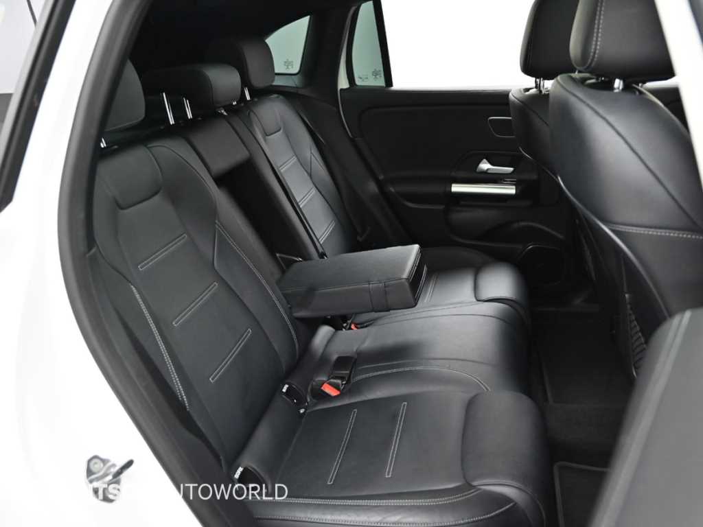 Mercedes Benz EQA - Vista 12