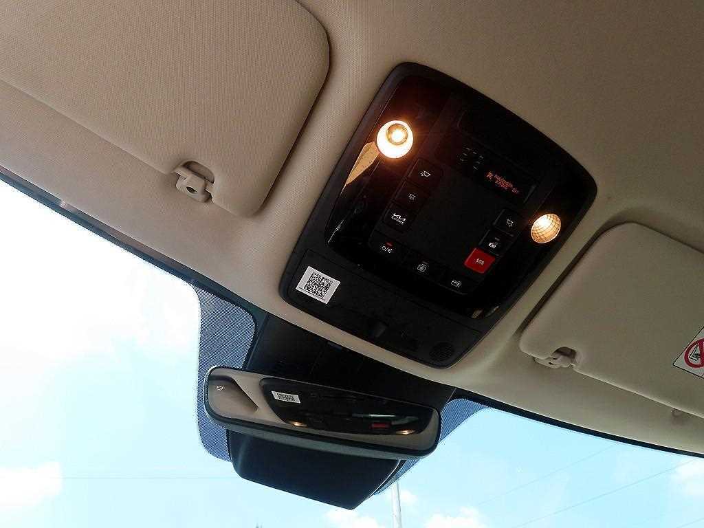 KIA Carnival - Vista 12