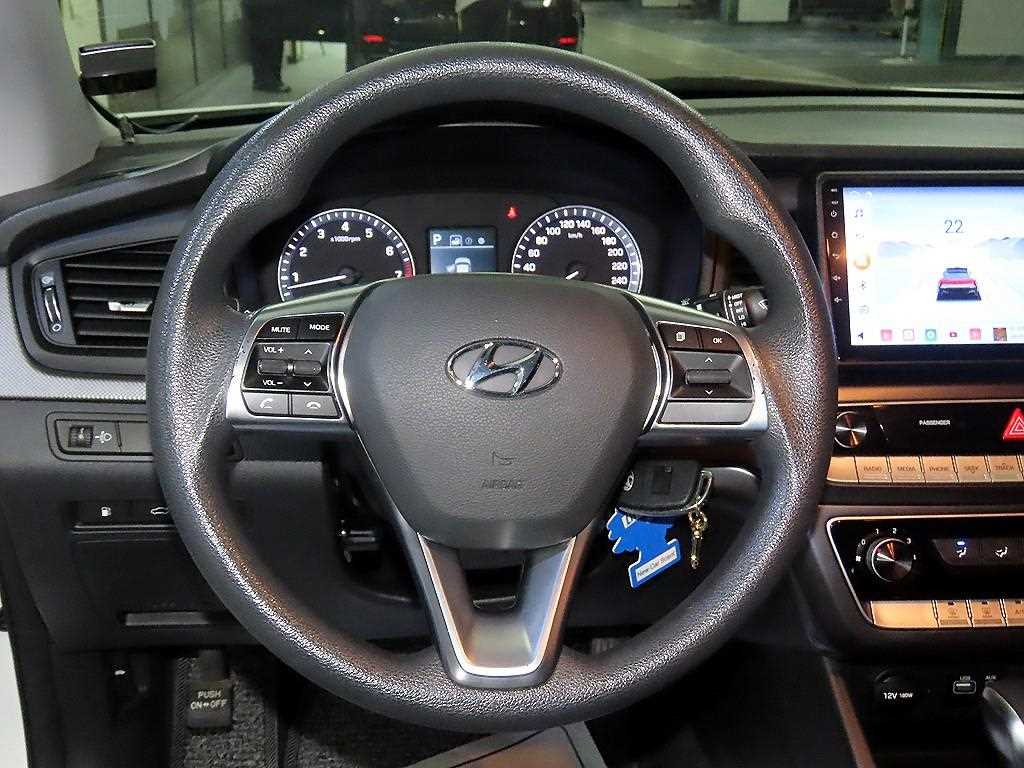 HYUNDAI Sonata - Vista 8