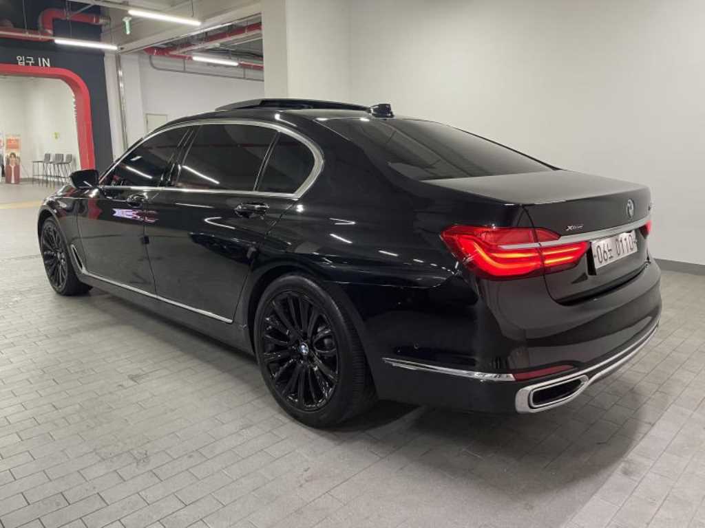 BMW 7 Series - Vista 4