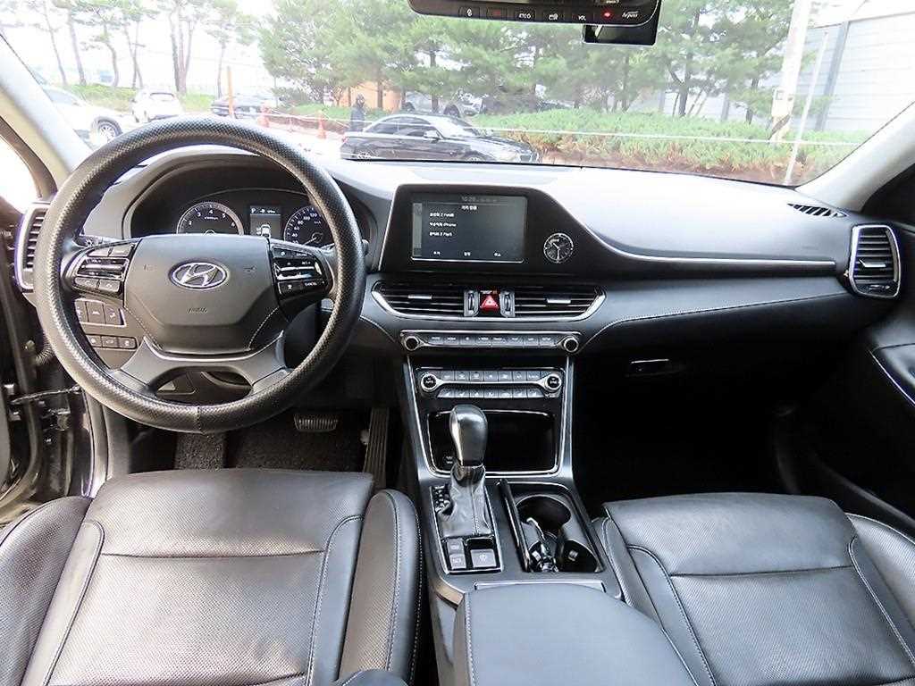 HYUNDAI Grandeur - Vista 7
