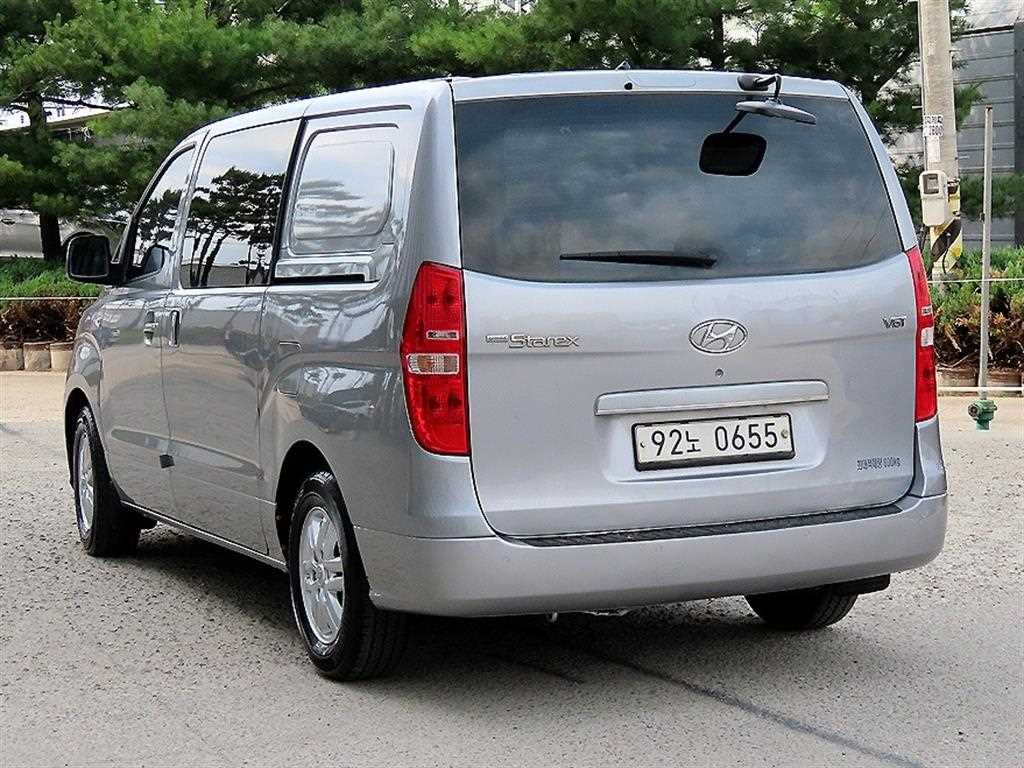 HYUNDAI Starex - Vista 3