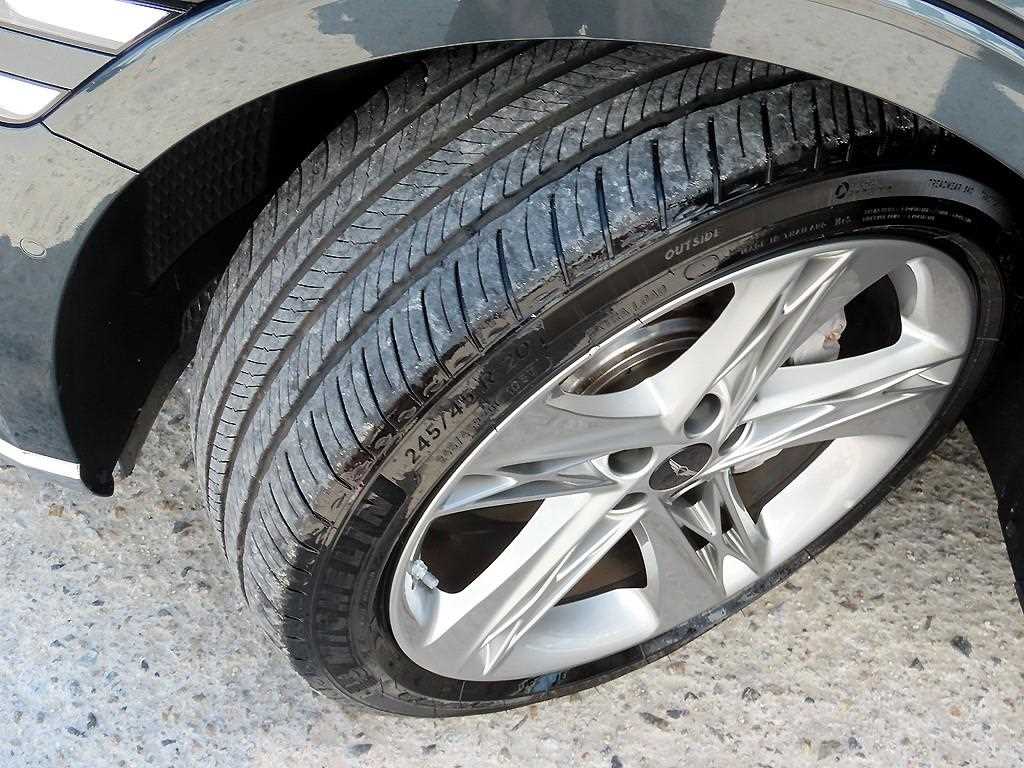 Genesis G90 - Vista 6