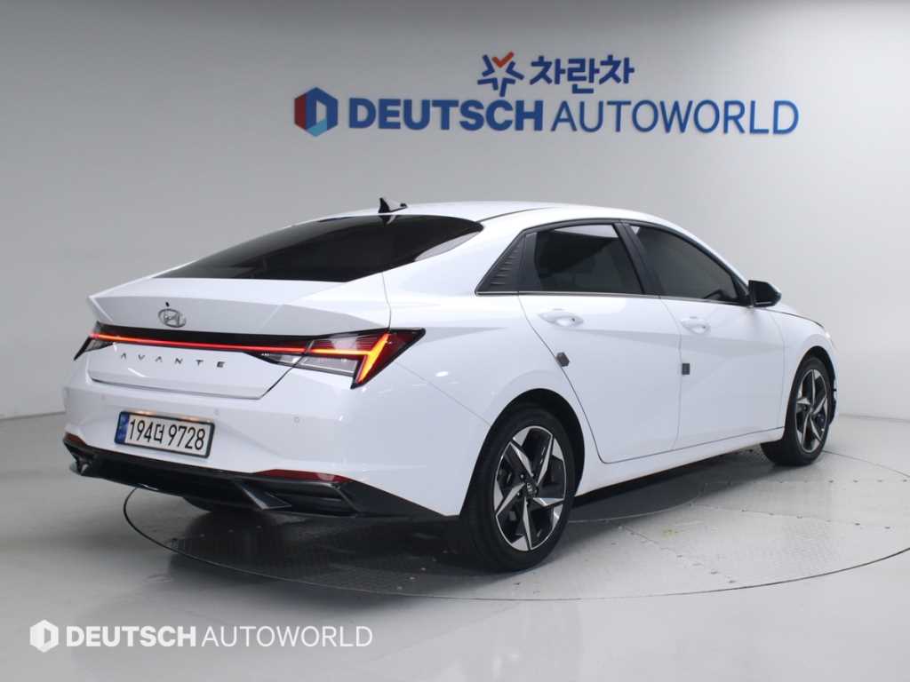 HYUNDAI Avante - Vista 2
