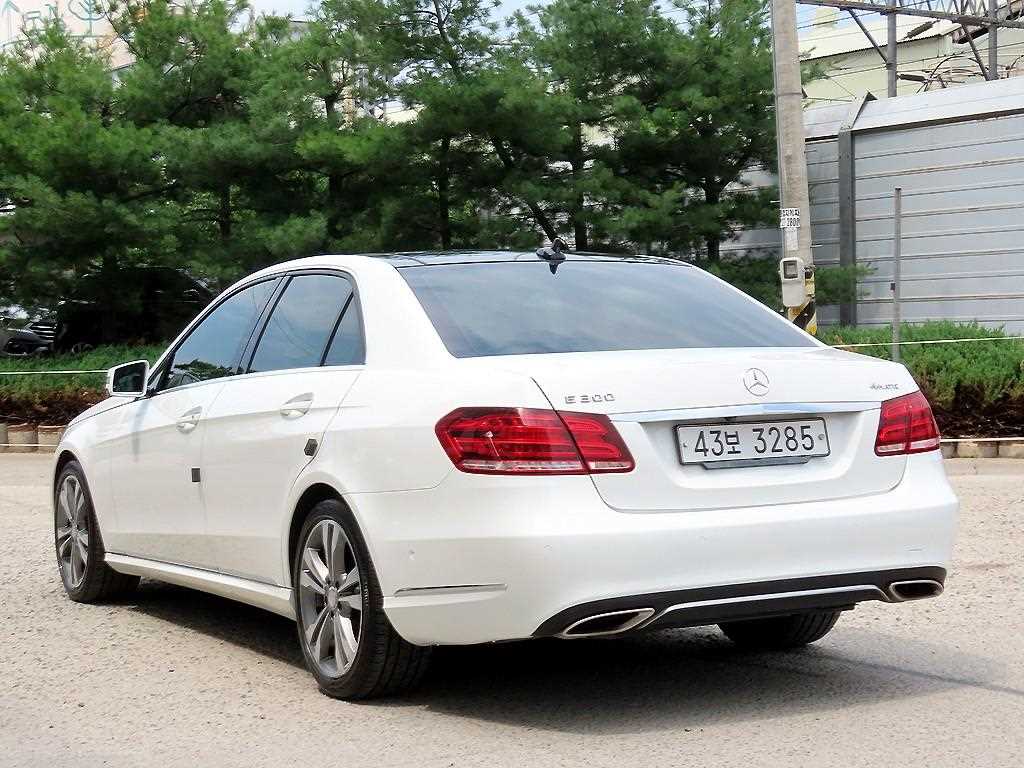 Mercedes Benz E class - Vista 3