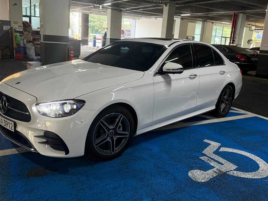 Mercedes Benz E class - Vista 4