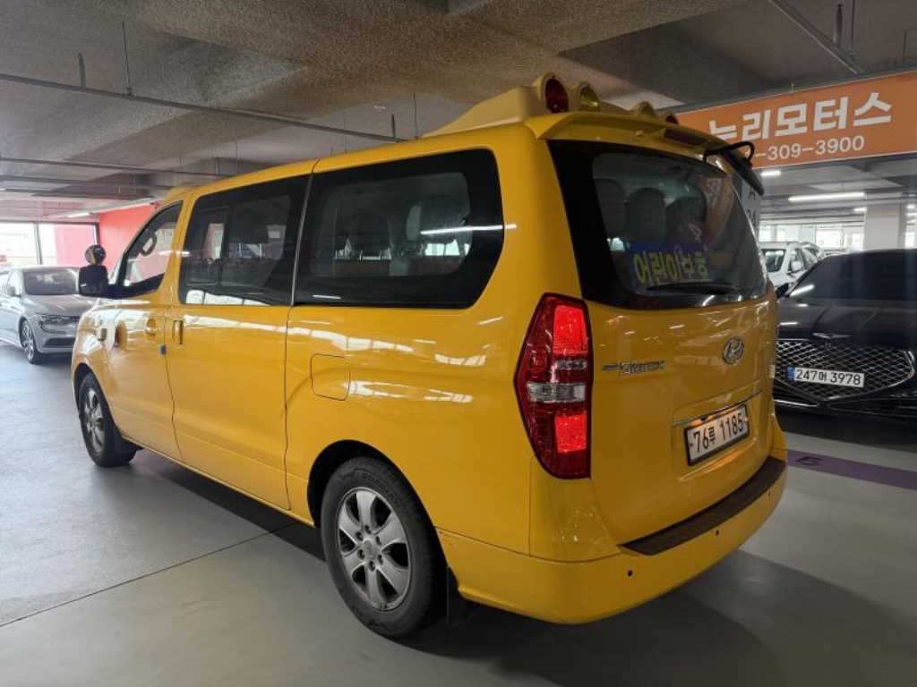 HYUNDAI Starex - Vista 4