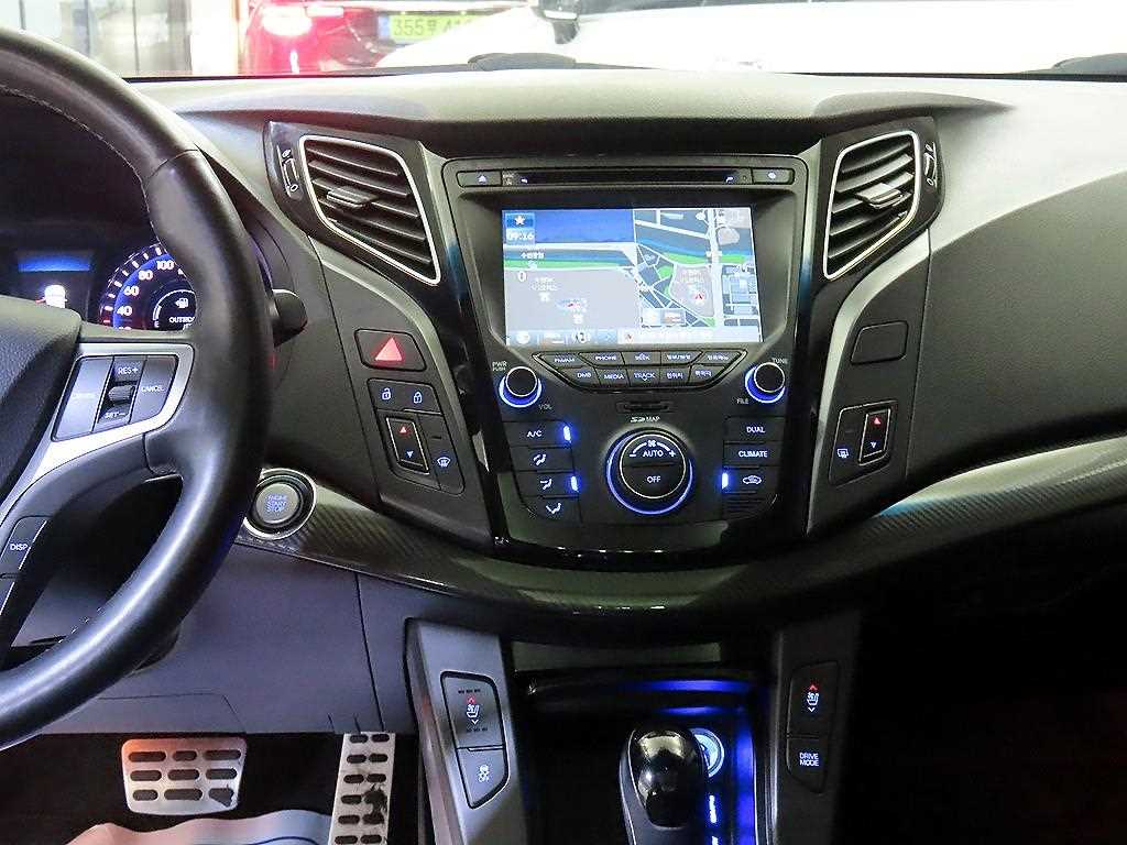 HYUNDAI i40 - Vista 11