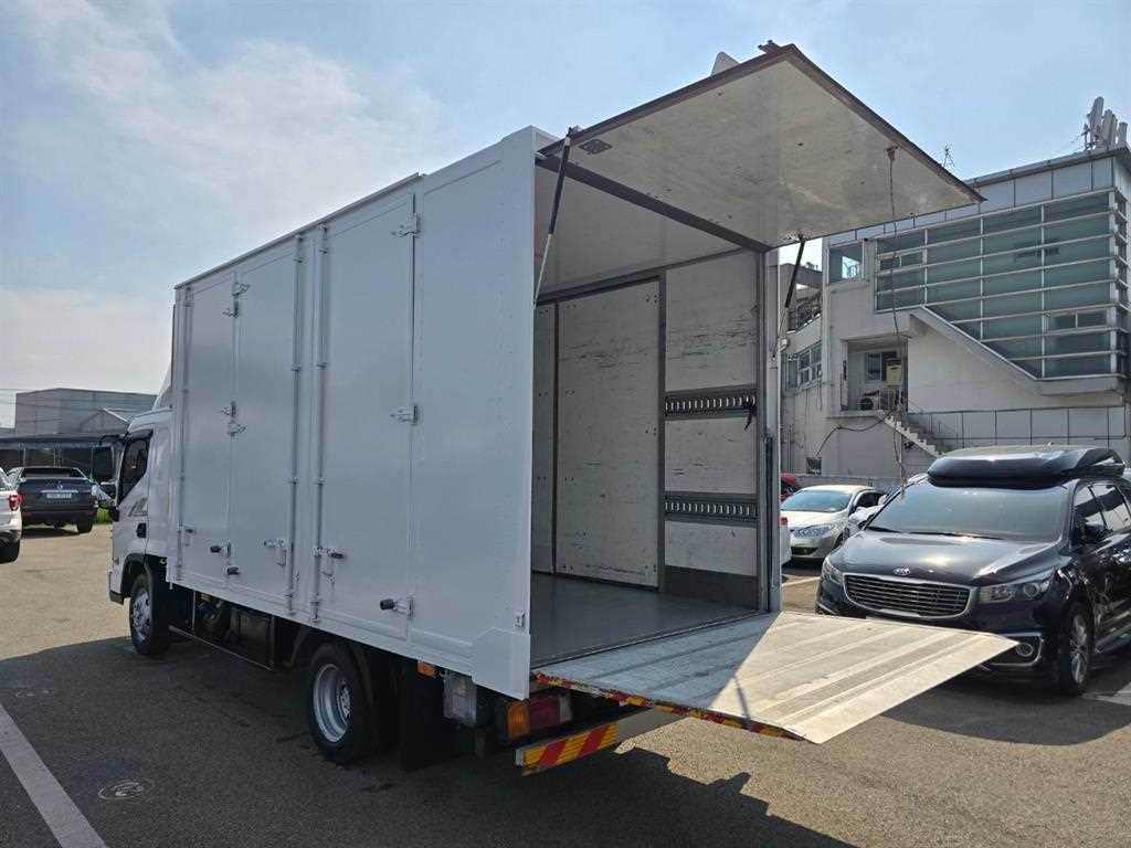 medium and large cargo truck - Vista 7