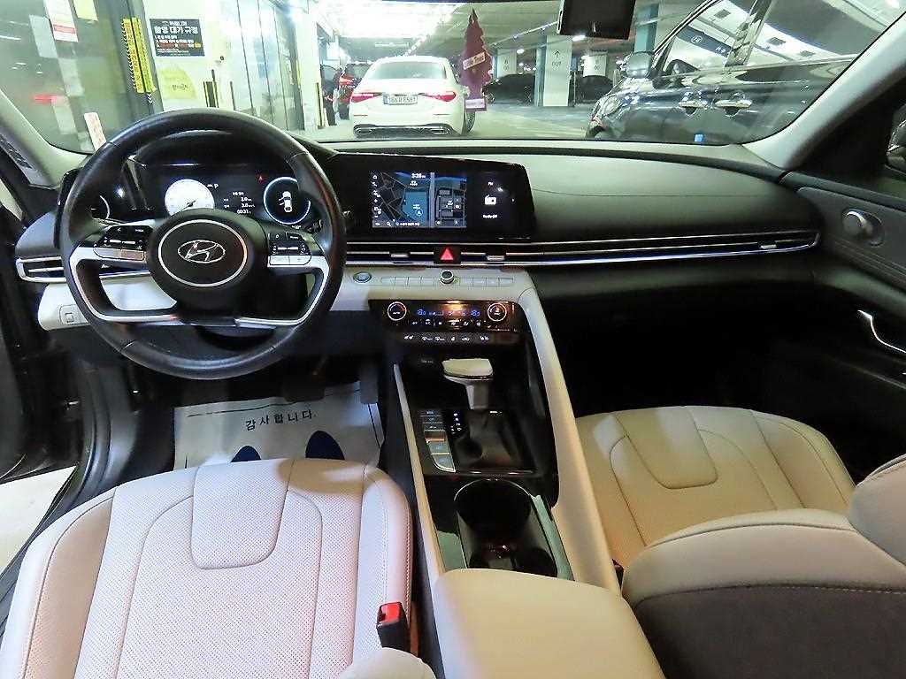 HYUNDAI Avante - Vista 10