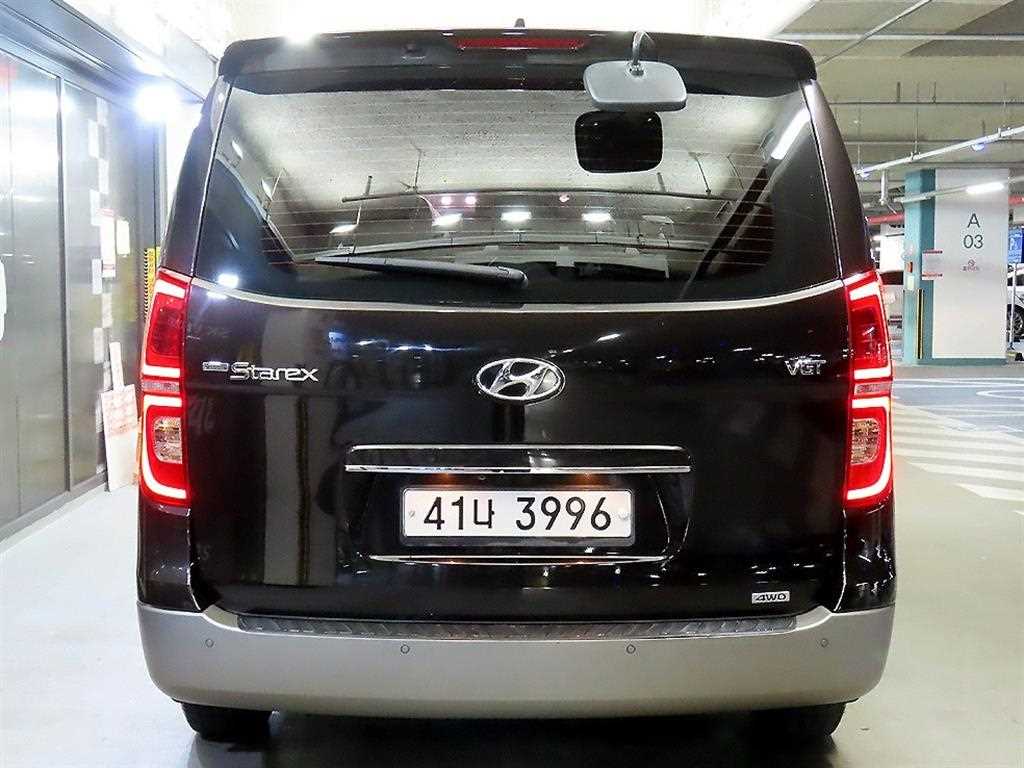 HYUNDAI Starex - Vista 5