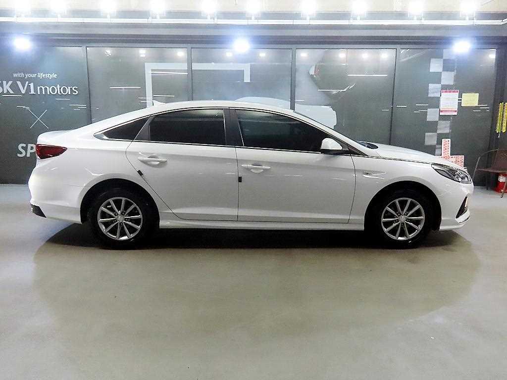 HYUNDAI Sonata - Vista 3