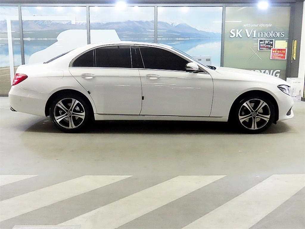 Mercedes Benz E class - Vista 3