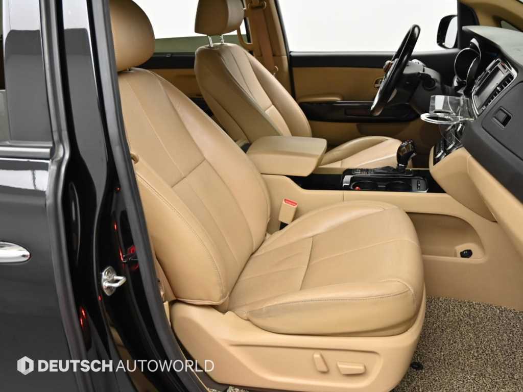 KIA Carnival - Vista 10