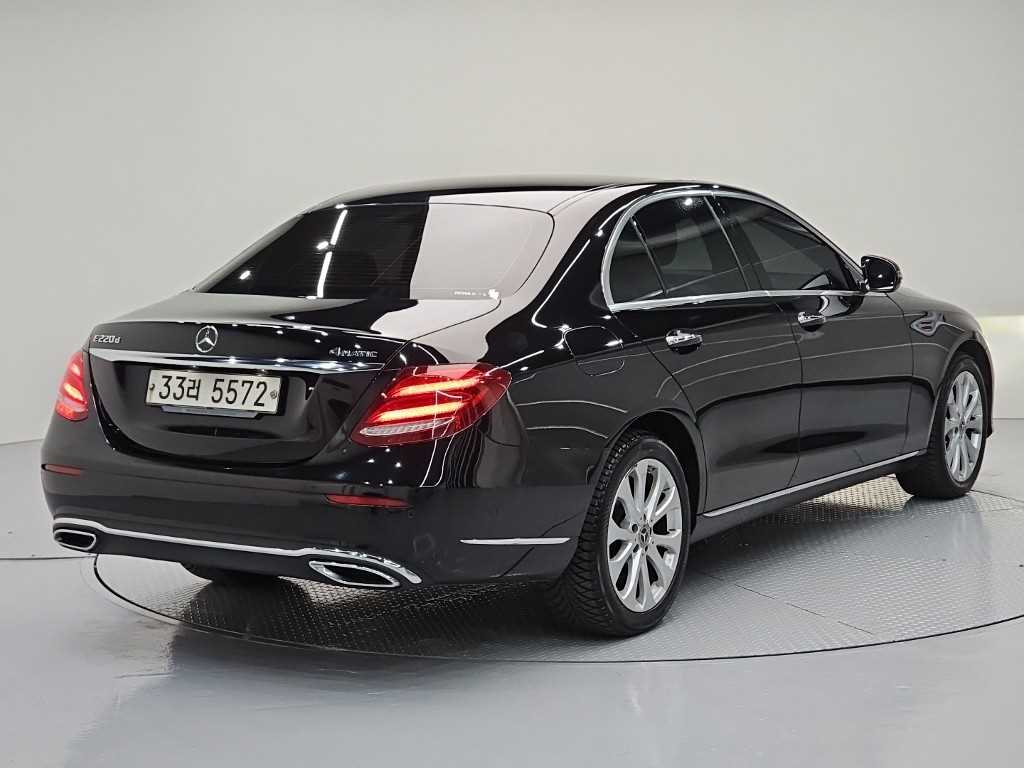Mercedes Benz E class - Vista 4