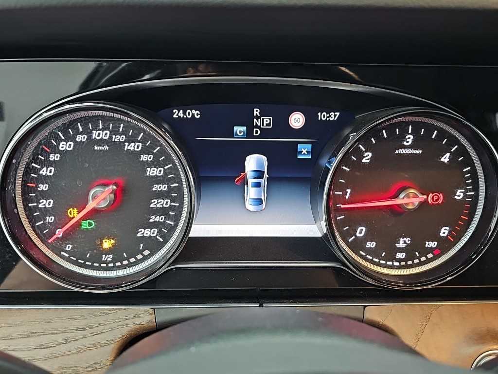 Mercedes Benz E class - Vista 6