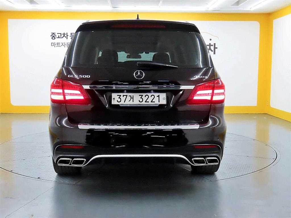 Mercedes Benz GLS Class - Vista 3