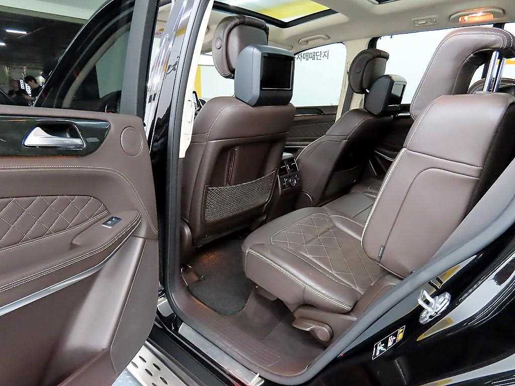 Mercedes Benz GLS Class - Vista 6
