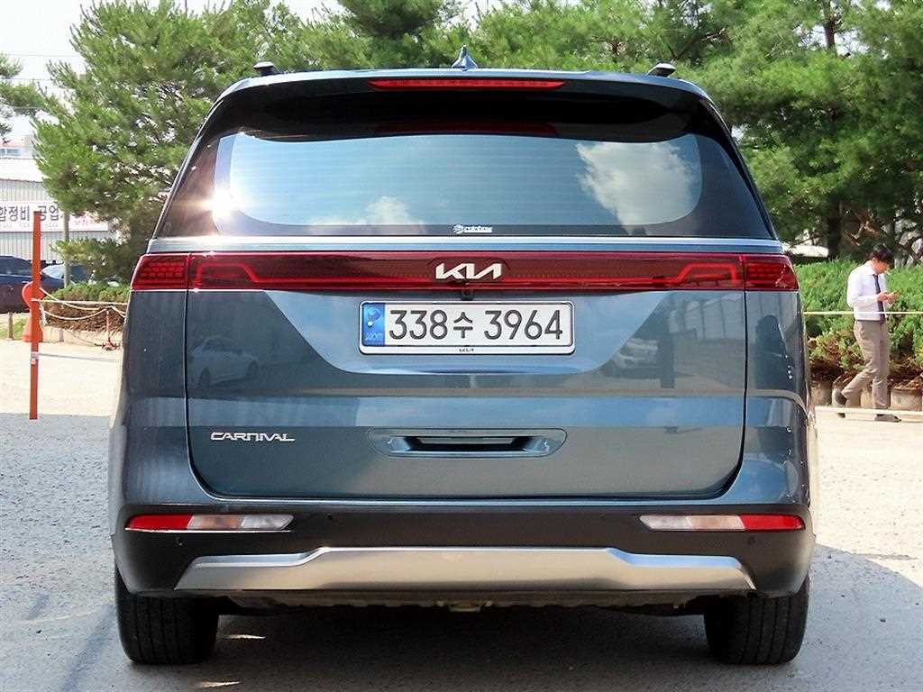 KIA Carnival - Vista 4