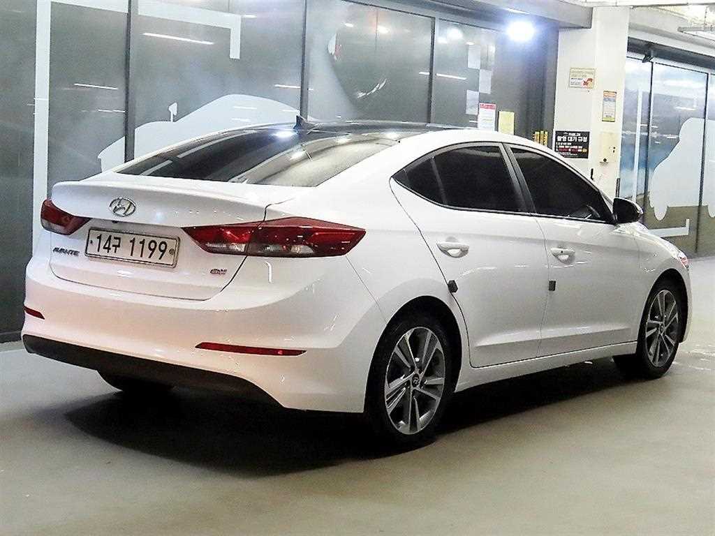 HYUNDAI Avante - Vista 4