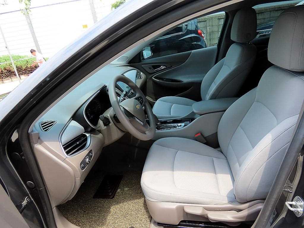 Chevrolet Malibu - Vista 5