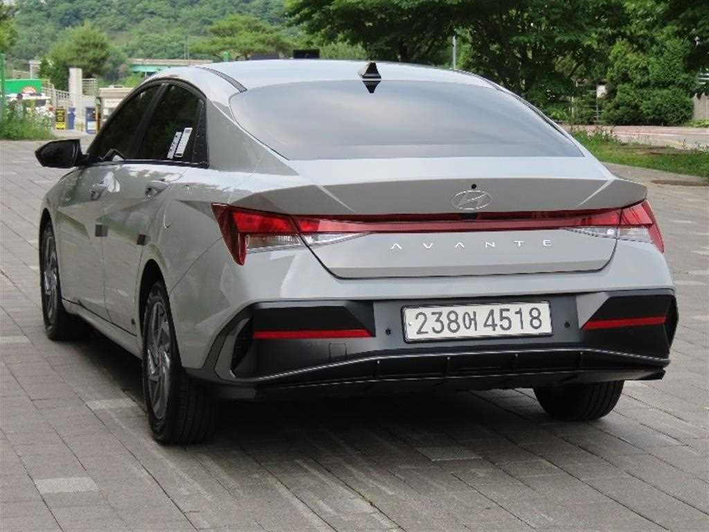 HYUNDAI Avante - Vista 4
