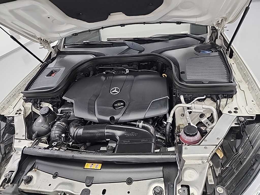 Mercedes Benz GLC Class - Vista 5