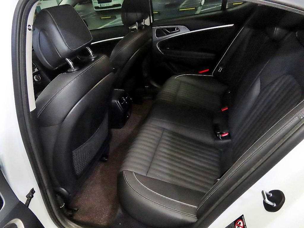 Genesis G70 - Vista 7
