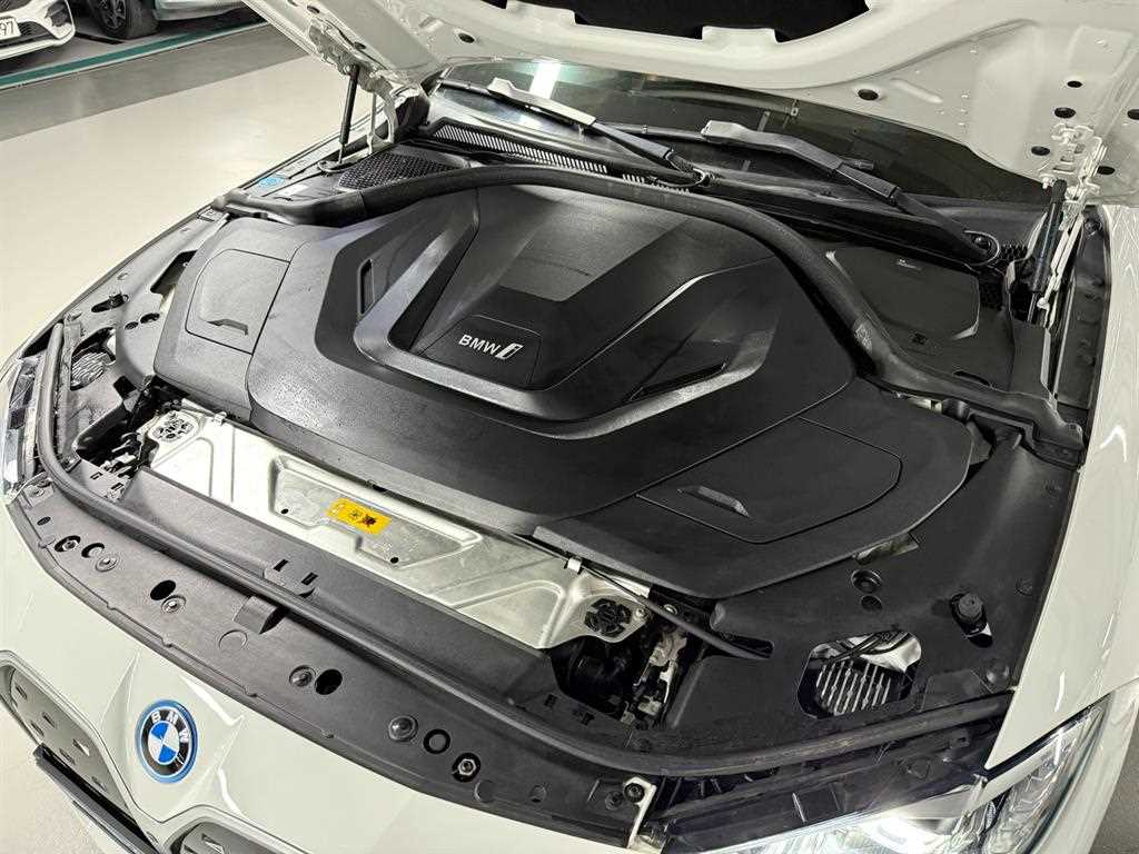 BMW i4 - Vista 5