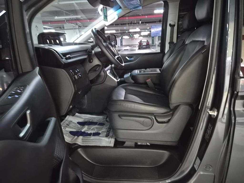 HYUNDAI Staria - Vista 6