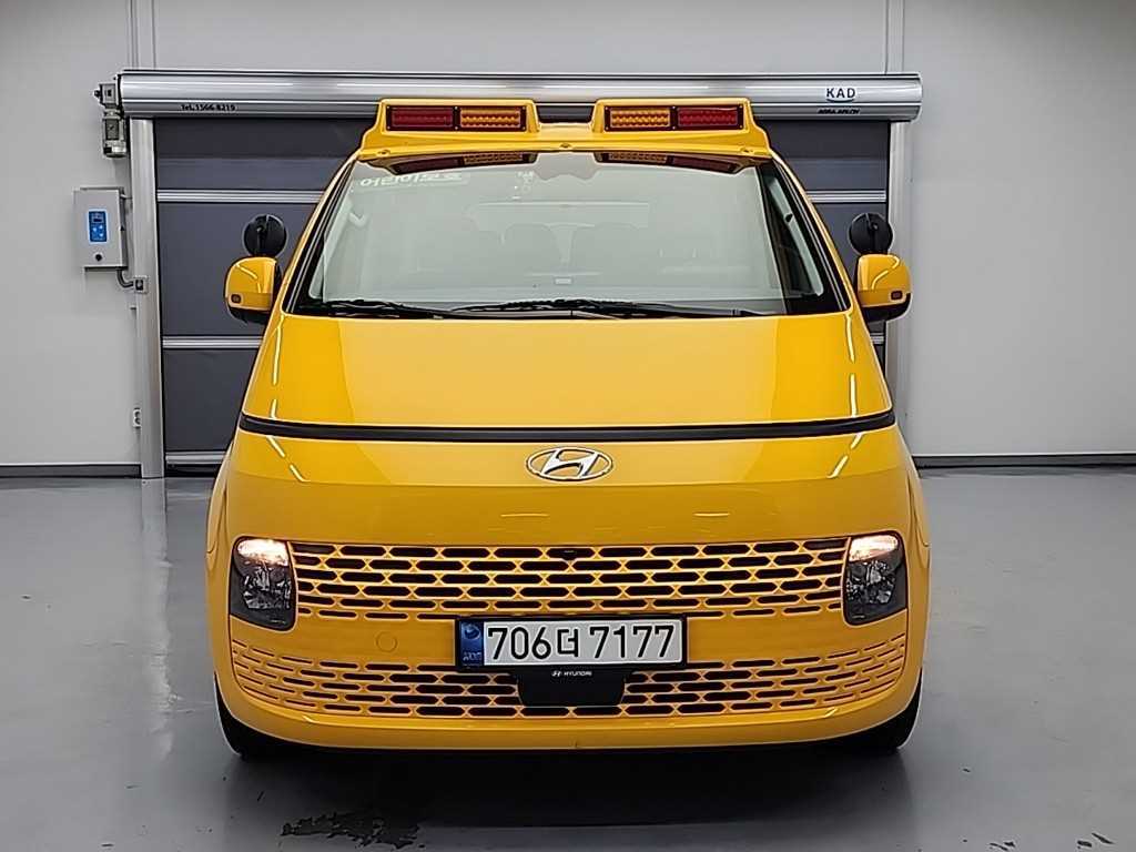 HYUNDAI Staria - Vista 2