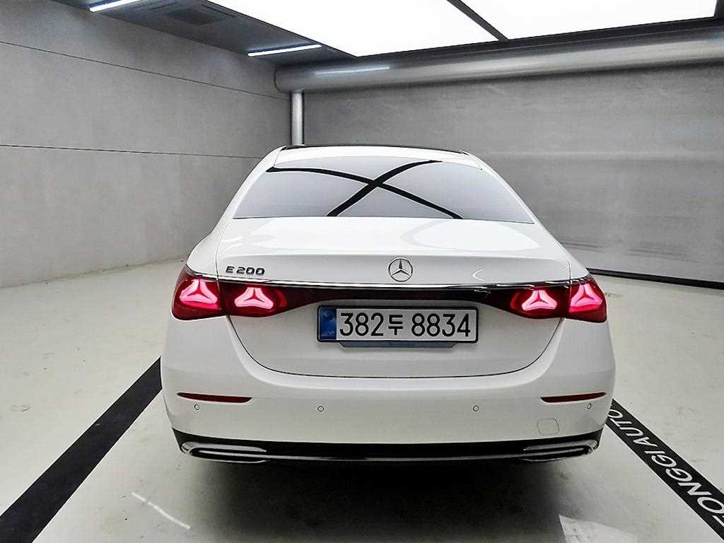 Mercedes Benz E class - Vista 3