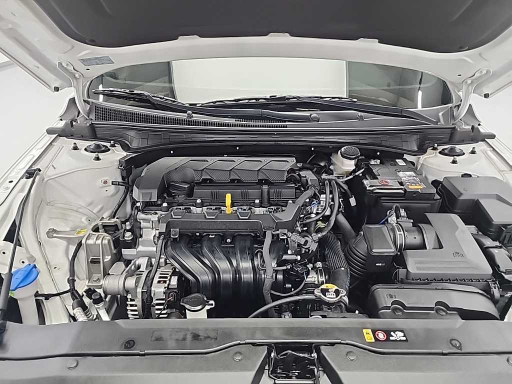 HYUNDAI Avante - Vista 5