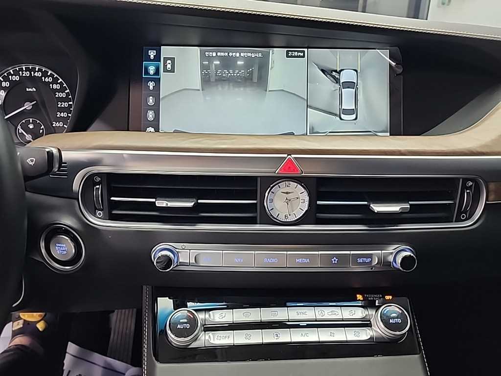 Genesis G90 - Vista 10