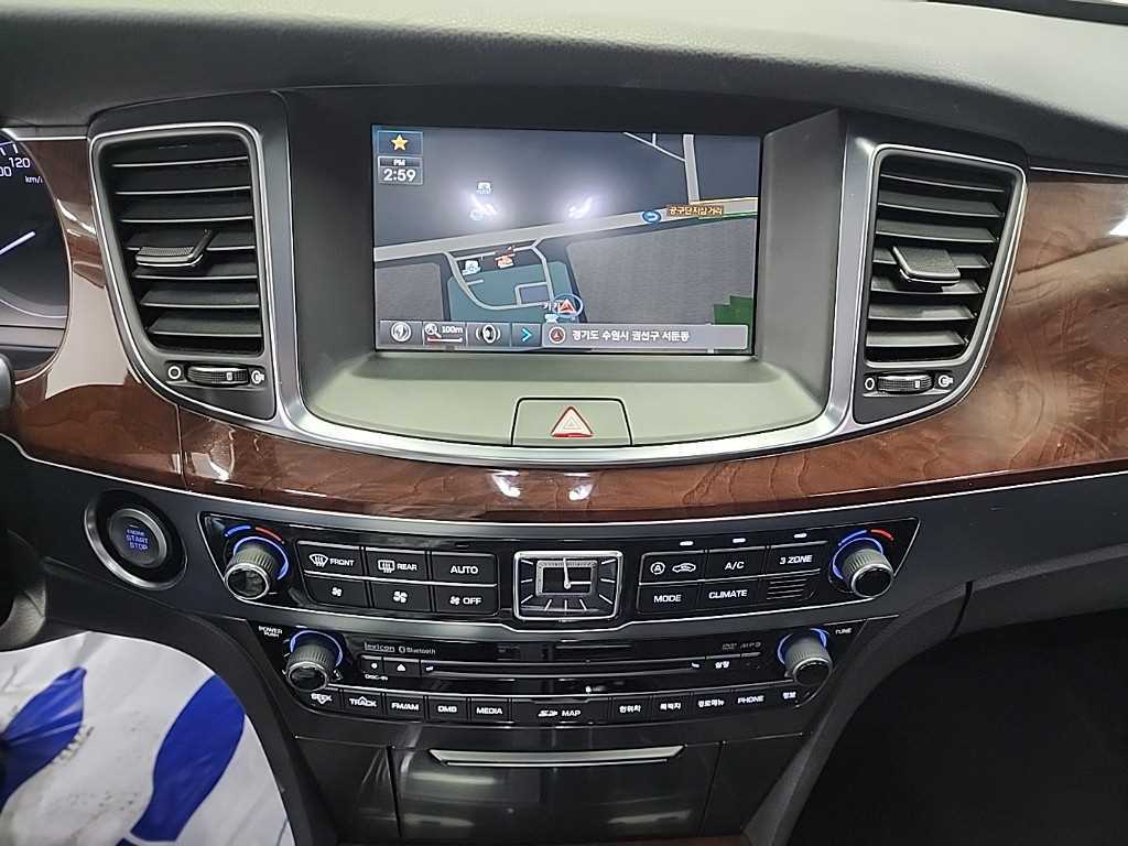 HYUNDAI Equus - Vista 10