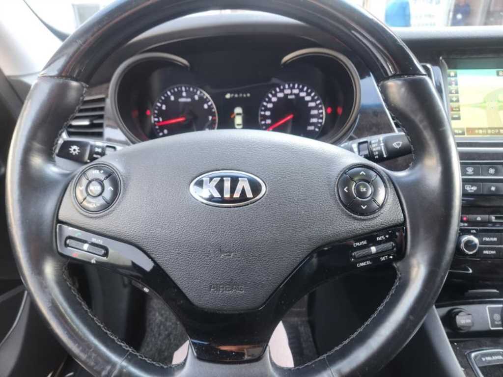 KIA K9 - Vista 8