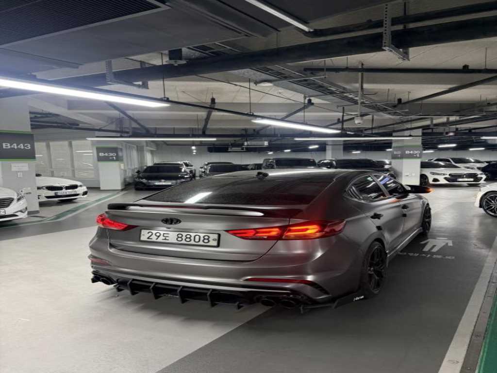 HYUNDAI Avante - Vista 5
