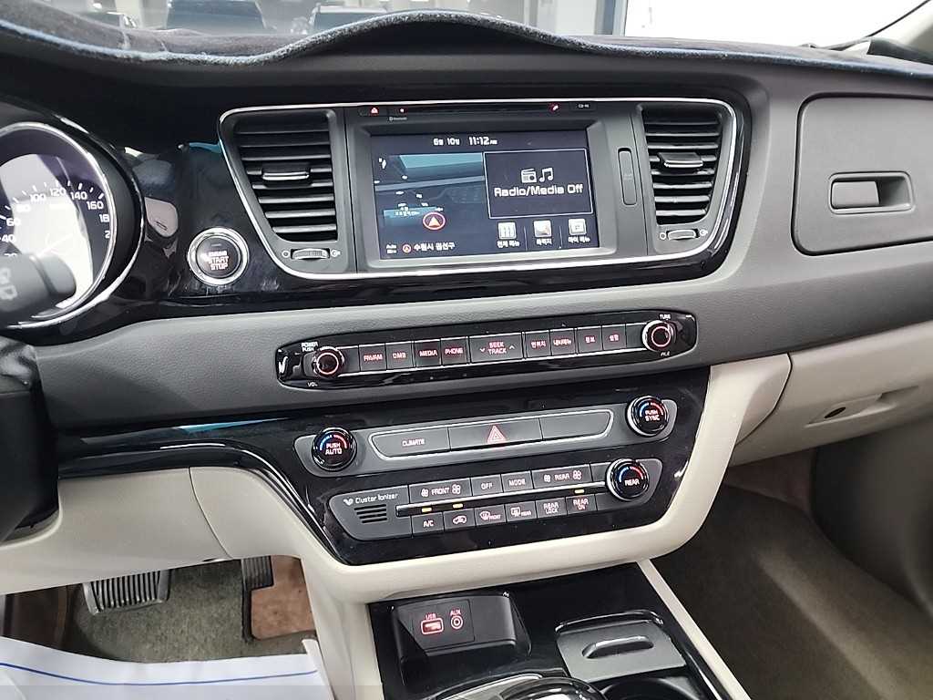 KIA Carnival - Vista 10