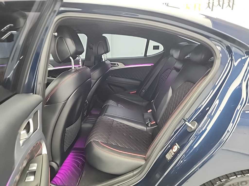 Genesis G70 - Vista 12