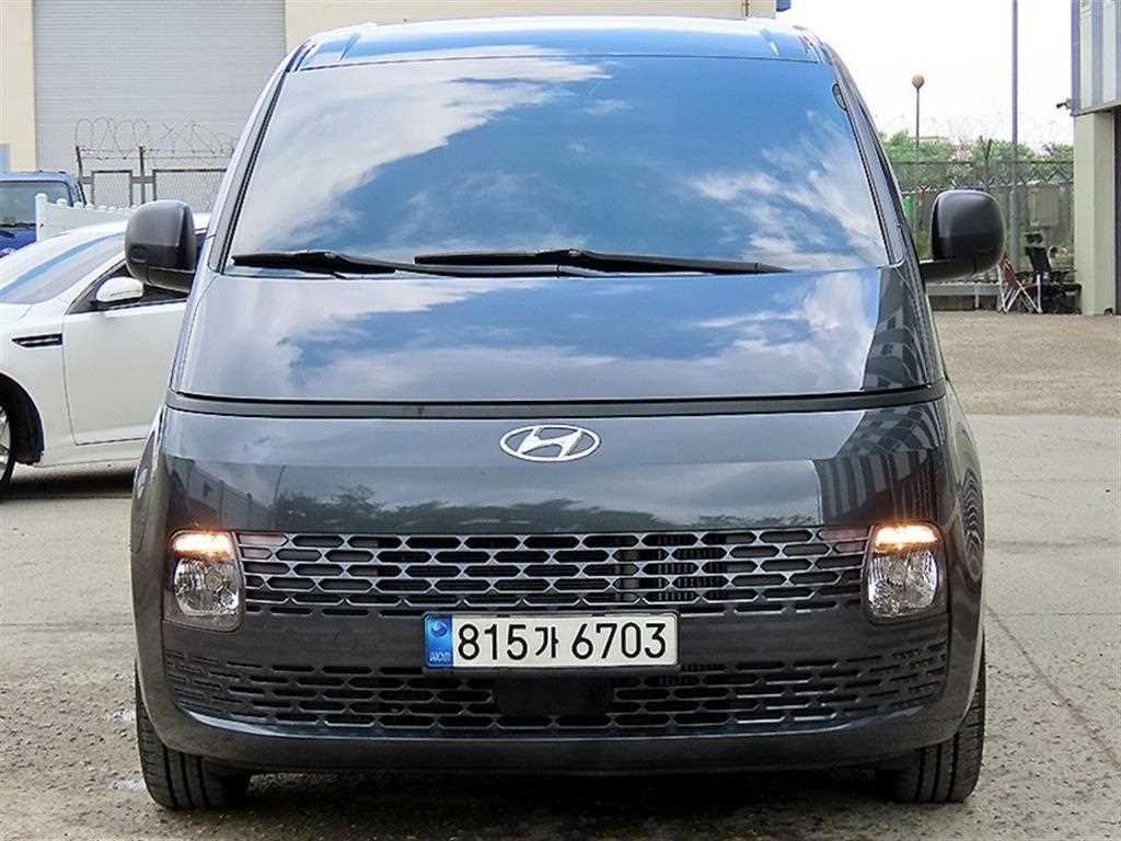 HYUNDAI Staria 2023 Negro - Importación desde Corea - HF Imports Iquique - Foto 1