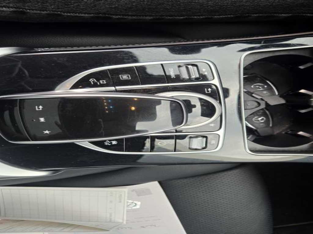 Mercedes Benz GLC Class - Vista 6