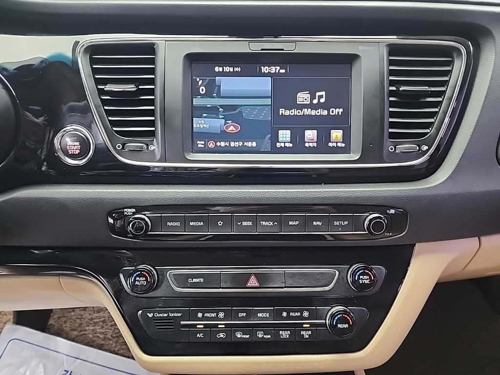 KIA Carnival - Vista 10