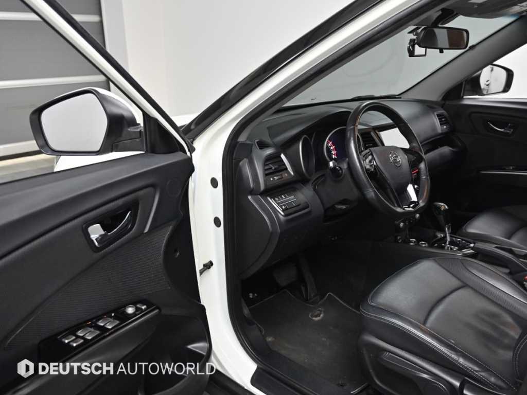 Ssangyong Tivoli - Vista 11