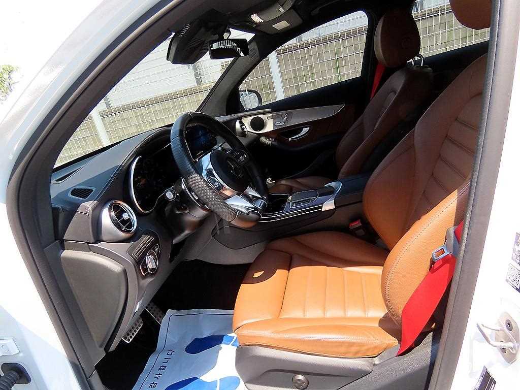 Mercedes Benz GLC Class - Vista 5