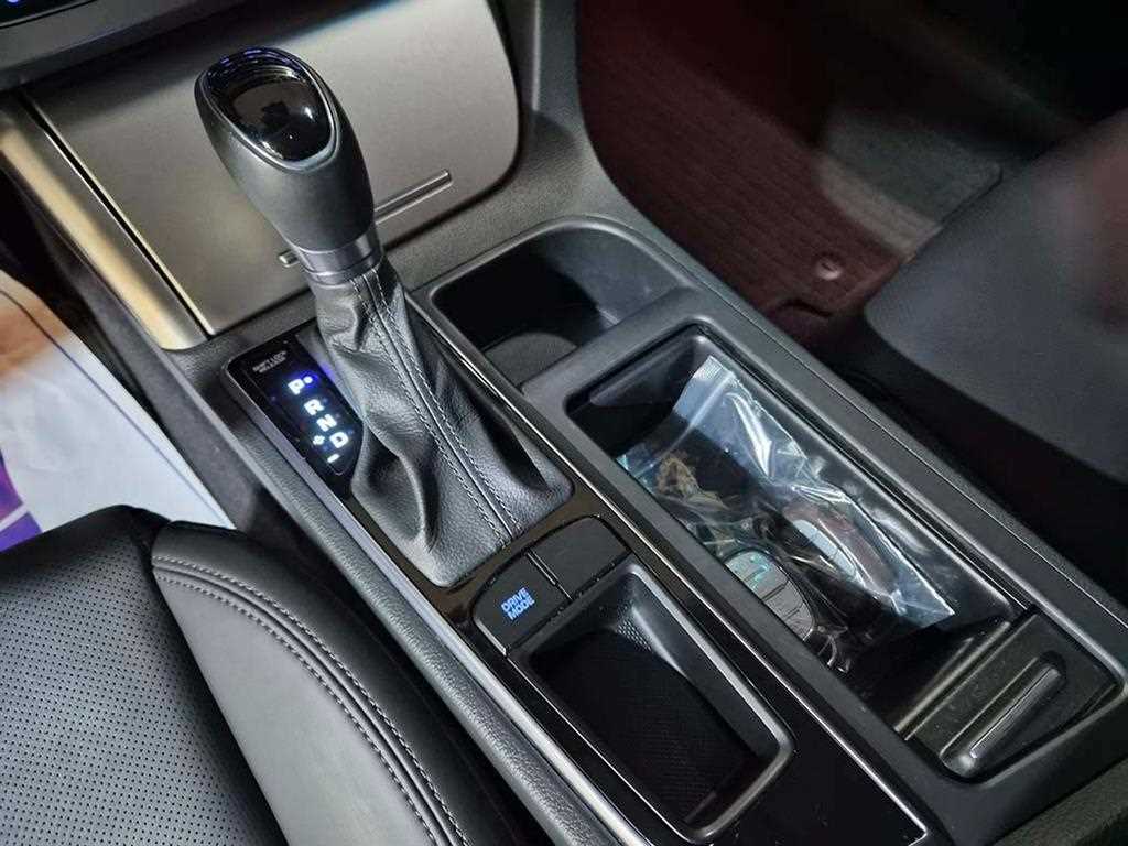 HYUNDAI Sonata - Vista 11
