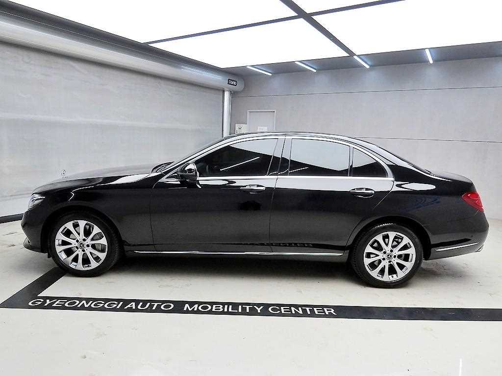 Mercedes Benz E class - Vista 4