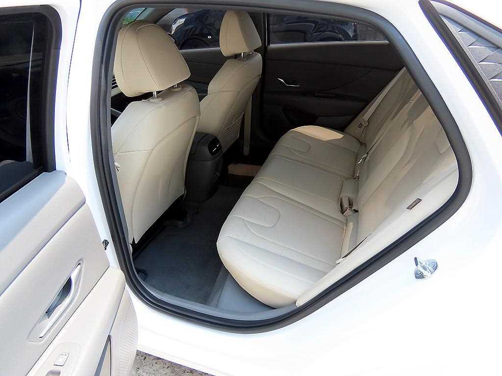 HYUNDAI Avante - Vista 6